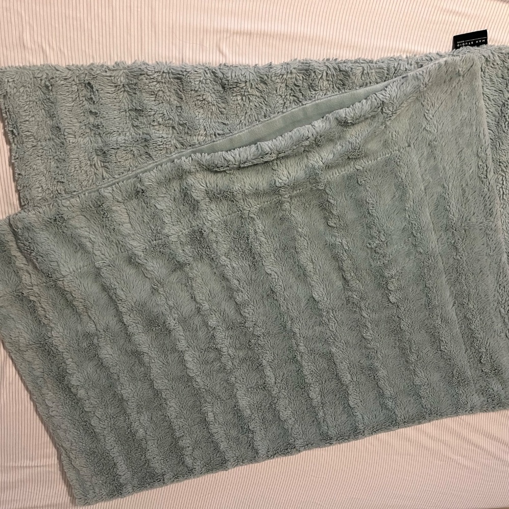 Max Studio Teal Blanket